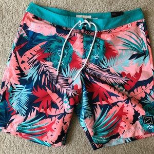 American Eagle Board Shorts Sz L NWT